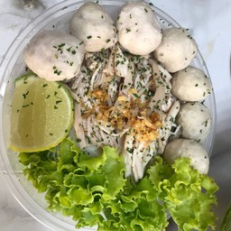 หมี่ไก่ฉีก+ลูกชิ้นพิเศษทุกอย่าง (รสออริจินัล)