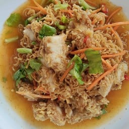 ยำมาม่า + ไก่สไปร์ซี่