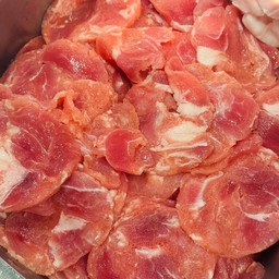 หมูสไลด์ 2 ขีด