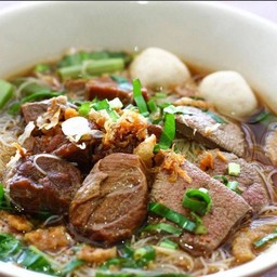 ก๋วยเตี๋ยวเนื้อตุ๋น