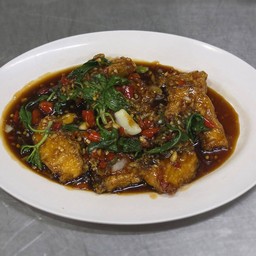 ปลากะพงราดพริก