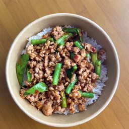 ผัดพริกแกงหมูสับ