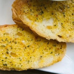 ขนมปังกระเทียม 1แผ่น