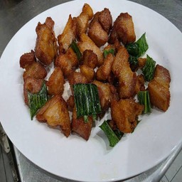หมูสามชั้นทอดน้ำปลา