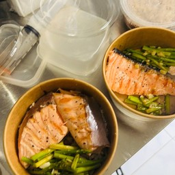 แซลมอนสเต็คคีโต(ราดข้าว)