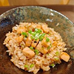 ข้าวผัดแซลมอน