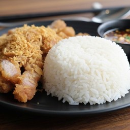 ข้าวหมูทอด น้ำจิ้มแจ่ว
