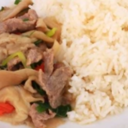 KH01.12 ผัดน้ำมันหอย หมูชิ้น 50 กรัม ราดข้าว