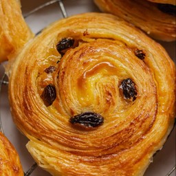 Raisin Roll (โรลลูกเกด)