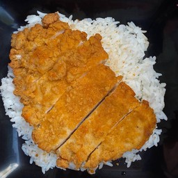 ข้าวหน้าไก่เขย่าผงปาปิก้า