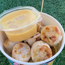 กล้วยปิ้งหั่นเป็นชิ้นมีน้ำกะทิ