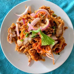 ยำไก่แซ่บ