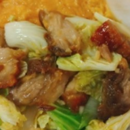 KH02.54 ผัดน้ำปลาผักกาดข้าว 50 กรัม หมูกรอบ 50 กรัม+ไข่เจียว 1 ฟ.อง