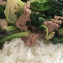 KH02.55 ผัดน้ำมันหอยแขนง 50 กรัม หมูชิ้น 50 กรัม ราดช้าว