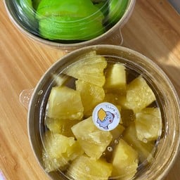 กะเพราฟรีไข่(อาหารตามสั่งฟรีไข่,ผลไม้เกรดท็อป)