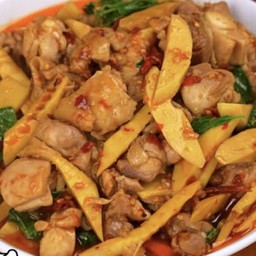 ผัดพริกแกงหน่อไม้ไก่