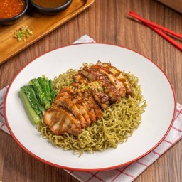 บะหมี่ผัก หมู + ไก่ / Roasted Pork & Chicken With Noodles ( Line Man )
