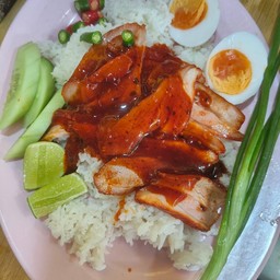 ข้าว หมูแดง มีไข่