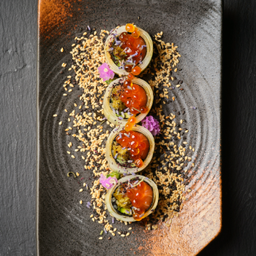 SALMON SASHIMI ROLL