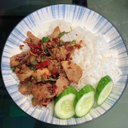 ผัดกะเพราพริกแห้งขาหมูตุ๋น