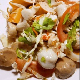 ยำลูกชิ้นรวม