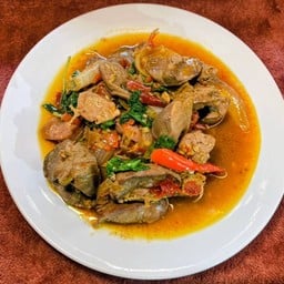 กระเพราเครื่องในไก่