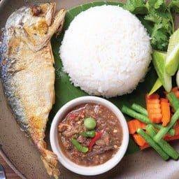 เซตข้าวปลาทูทอดน้ำพริกกะปิผักลวก