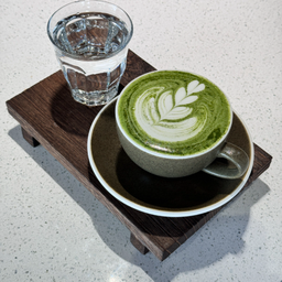 มัทฉะลาเต้ ร้อน