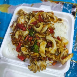 กระเพราปลาหมึก  พิเศษ