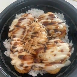 ข้าวไก่กรอบราดซอสทาโกะยากิ