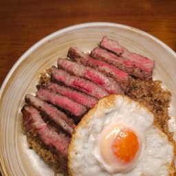 ข้าวผัดหน้าเนื้อ Flank ไข่ดาว (ไข่ดองหมดจ้า)