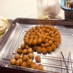 ไส้กรอกอีสาน(หลังค่าย)ข้างเซเว่นท่าสิงห์