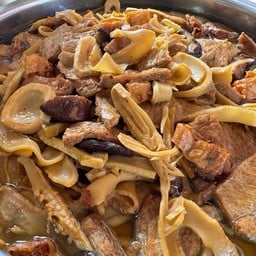 หน่อไม้จีนผัดแห้งซี่โครวหมูอ่อน