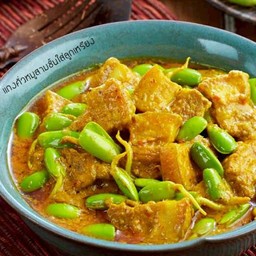 แกงกะทิหมูสามชั้นใส่ลูกเหรียง ( เป็นกับ )