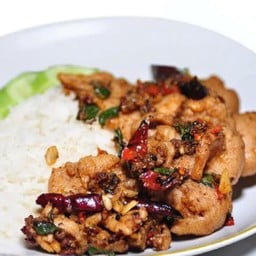 กระเพราหมูชิ้นผัดซอสหม่าล่า+ไข่ดาว