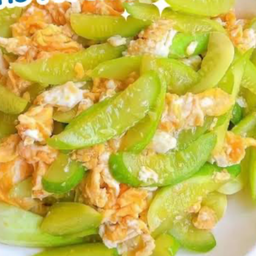 ข้าวราดแตงกวาผัดไข่