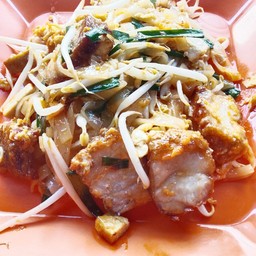 ผัดไทยวุ้นเส้นหมูกรอบ