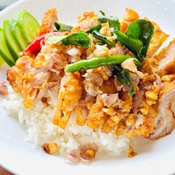 ข้าวหมูสามชั้นทอดสมุนไพร
