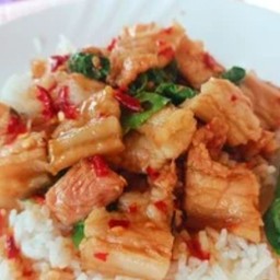 ข้าวผัดกะเพราสามชั้น