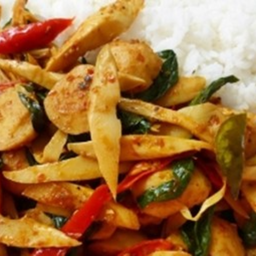 KH02.78 ผัดพริกแกง หน่อไม้ต้ม 50 กรัม ลูกขิ้นเนิ้วัวแชมป์ 50 กรัม (5 ลูก) ราดช้าว