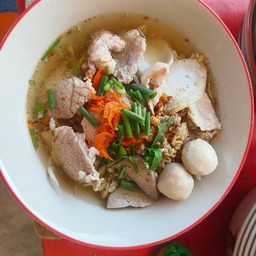 ก๋วยเตี๋ยวหมูน้ำใส