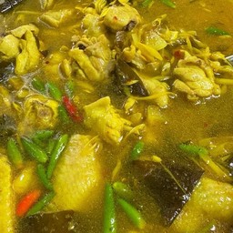 ไก่บ้านต้มขมิ้นรสชาติเปรี้ยวกลมกล่อม