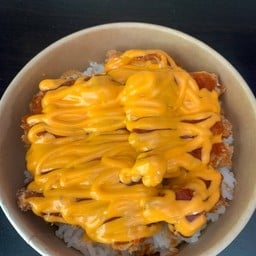 ข้าวไก่ราดซอสเกาหลีราดชีส