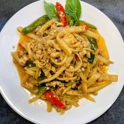 ไก่ผัดใส่หน่อไม้