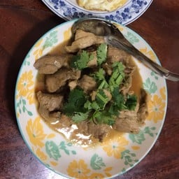 ข้าวหมูทอด ไก่ทอด ครัวแม่กัณ