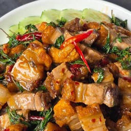 ป้าเหลืองอาหารตามสั่ง ตลาดคลองเตย1