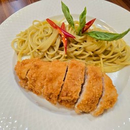 สปาเก็ตตี้เขียวหวานไก่กรอบ