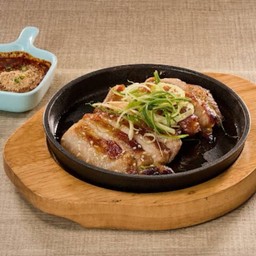 Sliced Pork Neck Grill คอหมูย่างกระทะร้อน