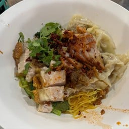 ก๋วยเตี๋ยวไก่กล้วยน้ำไท-เจ้าเก่า ข้าวขาหมูเฮียชัย