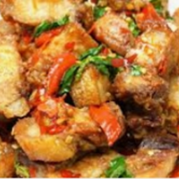 Ki01.06 ผัดกะเพราหมูกรอบ 150 กรัม